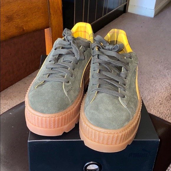 SOLD‼️‼️‼️Fenty Puma’s By Rihanna 😍 - Picture 2 of 8